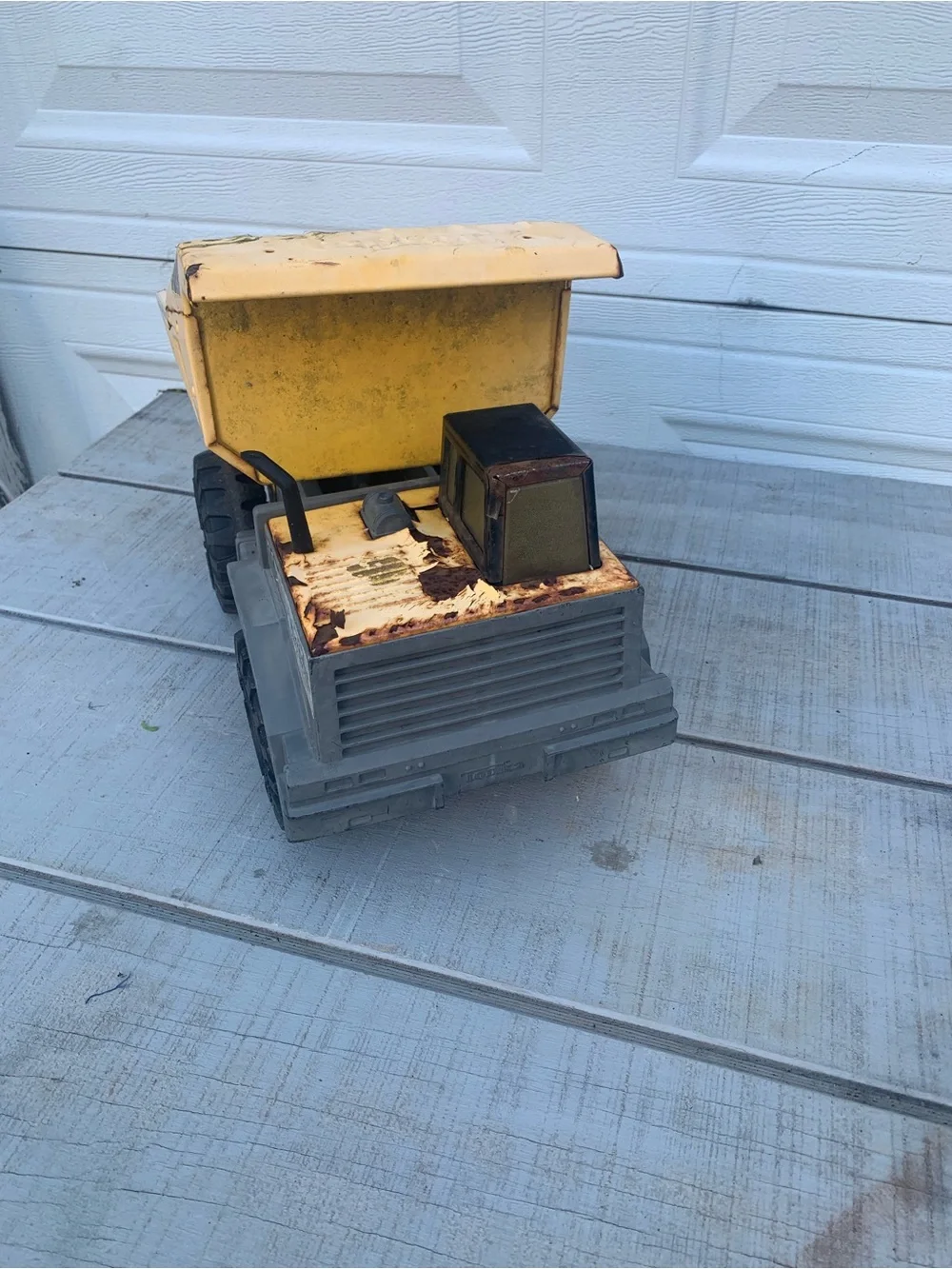 Vintage 1999 Mighty Tonka Dump Truck Model 768 Pressed Steel XMB-975